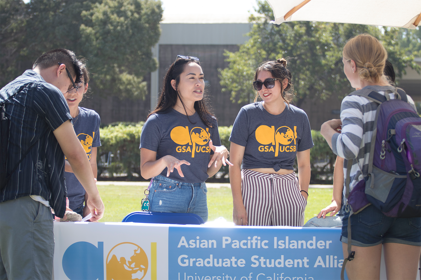 Students at orientation fair